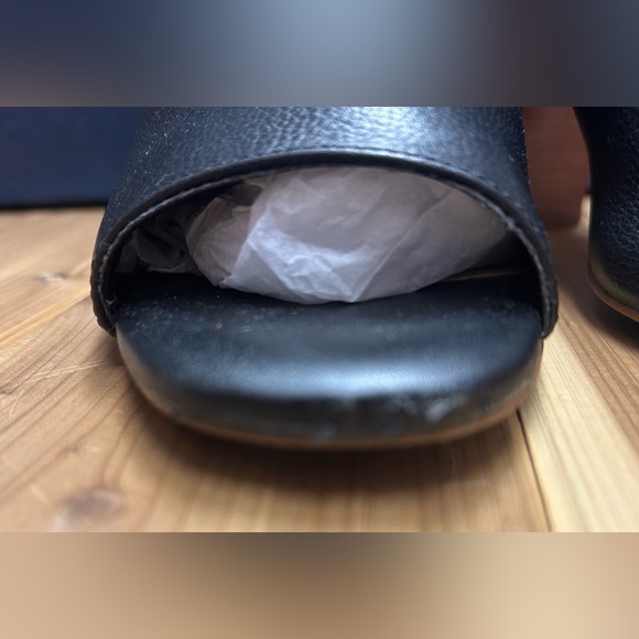 Beautiful open toe booties - Picture 3 of 11